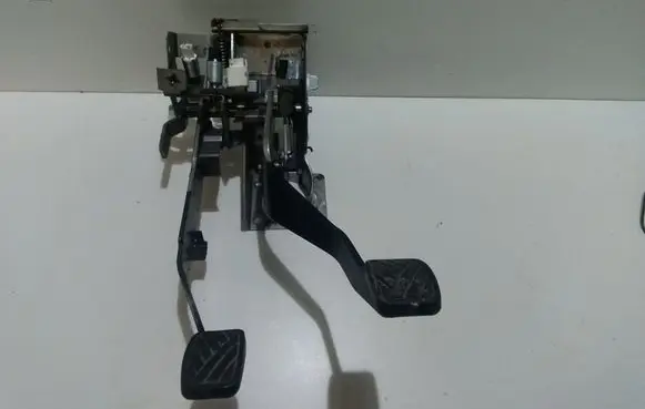 Suzuki Grand Vitara II Pedal assembly 5J5M