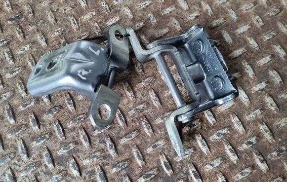 Nissan Qashqai Rear door hinge set 