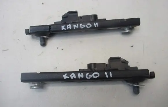 Renault Kangoo II Seat belt trim 