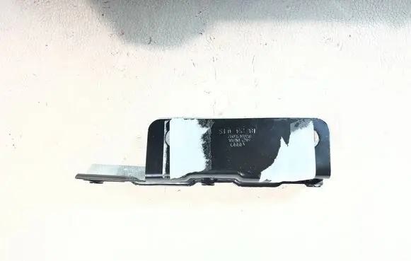 Audi A3 8Y Fender mounting bracket 8Y0821092
