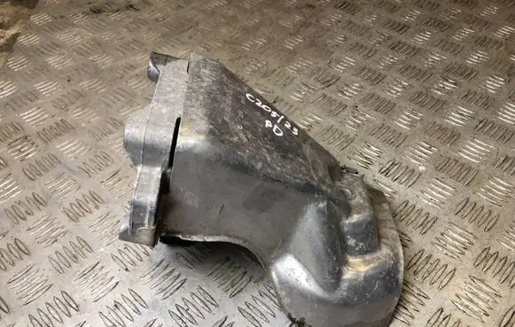 Mercedes-Benz C W205 Engine mounting bracket A2052400345