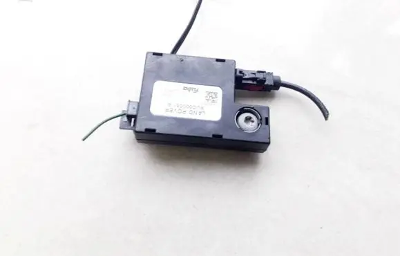 Land Rover Discovery 3 - LR3 Antenna control unit xuc00061a