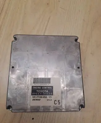 Toyota Avensis T250 Engine control unit/module 8966105C50 MB2751006960