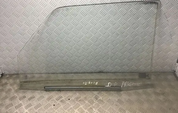 Daihatsu Feroza Front door window/glass (coupe) 