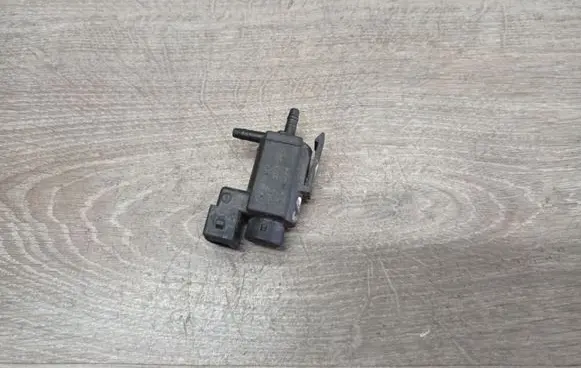 Volvo V70 Vacuum valve 2224010