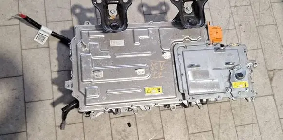 Renault Megane E-Tech Hybrid / electric car battery 296A04109R 230806 RN296A04109RA