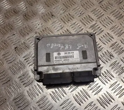 Volkswagen PASSAT B5.5 Engine control unit/module 3B0906018 5WP4331105