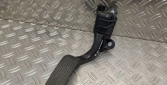 Toyota Prius (NHW20) Accelerator throttle pedal 7812047050