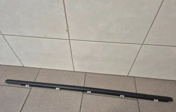 Hyundai i30 Front door trim (molding) 