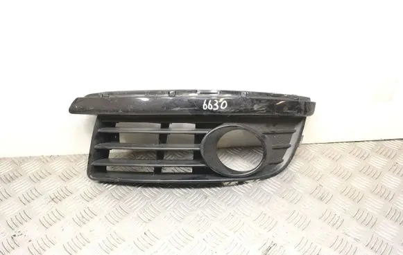 Volkswagen Jetta V Front bumper lower grill 1K0853665