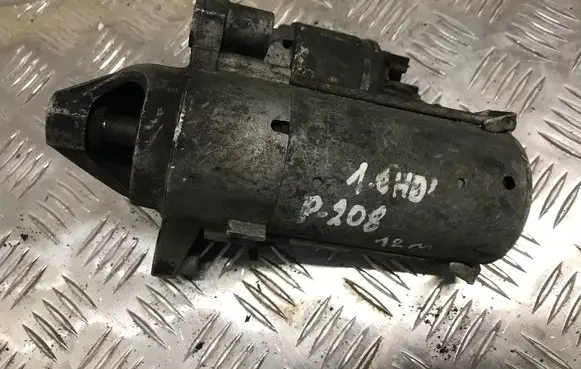 Peugeot 208 Starter motor TS14E110 10E23777
