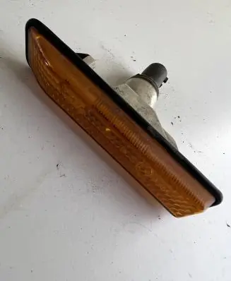Front fender indicator light