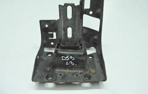 Citroen DS3 Engine mount bracket