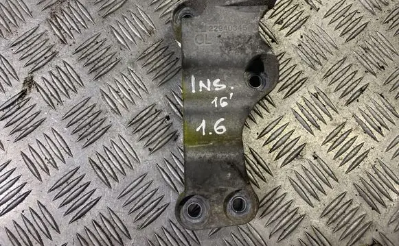 Opel Insignia A Engine mounting bracket 22940345