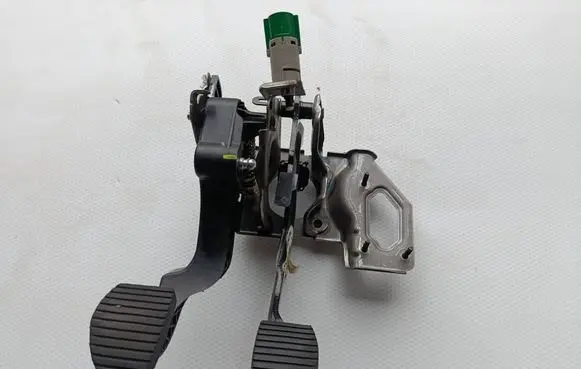Citroen C3 Aircross Brake pedal 9802461780