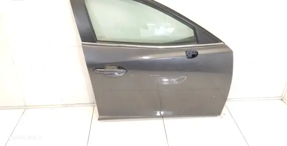 Mazda 3 III Front door