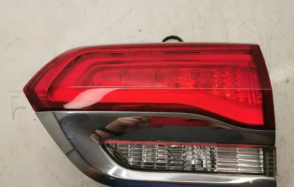 Jeep Grand Cherokee Tailgate rear/tail lights P68110046AC