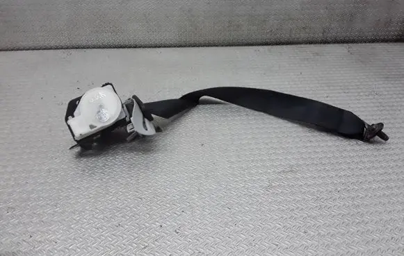 Mazda 5 Third row seat belt 
