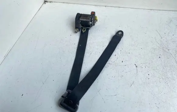 Toyota Avensis T220 Front seatbelt