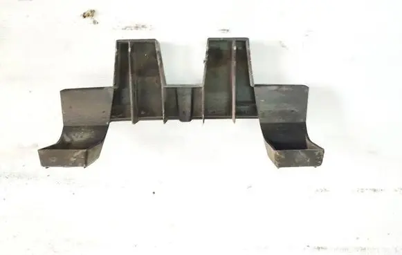 Front bumper mounting bracket