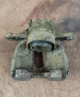 Peugeot 3008 I Front brake caliper