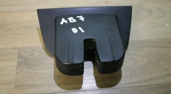 Audi A4 S4 B7 8E 8H Tailgate/boot lid lock trim 8E9827520A