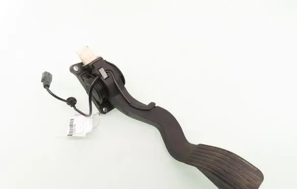 Accelerator throttle pedal