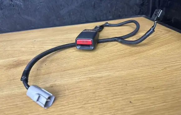 Toyota Avensis T250 Front seatbelt buckle 840703