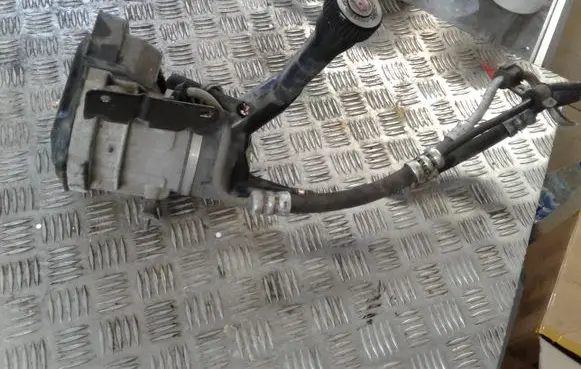 Peugeot 308 Power steering pump 9684979180