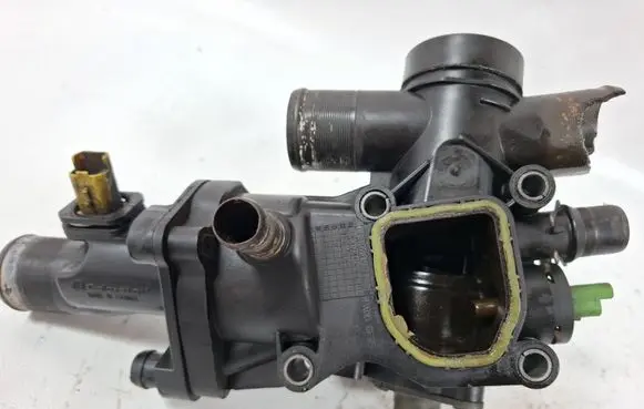 Volvo S40 Thermostat/thermostat housing 9646439080 9651514280