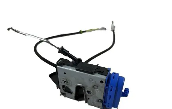 Audi A4 S4 B5 8D Rear door lock 8D0839015A