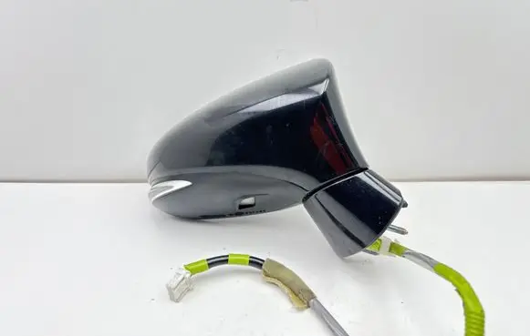 Lexus CT 200H Front door electric wing mirror E13027486