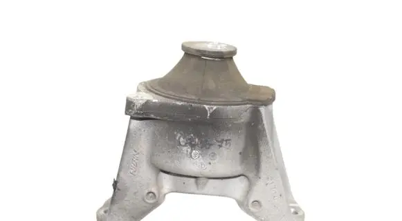 Honda CR-V Engine mount bracket