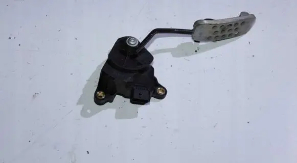 Nissan Micra Accelerator throttle pedal 18002BC400