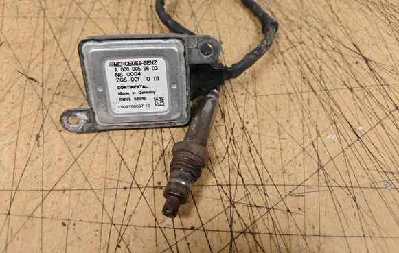 Mercedes-Benz C W205 Lambda probe sensor A0009059603