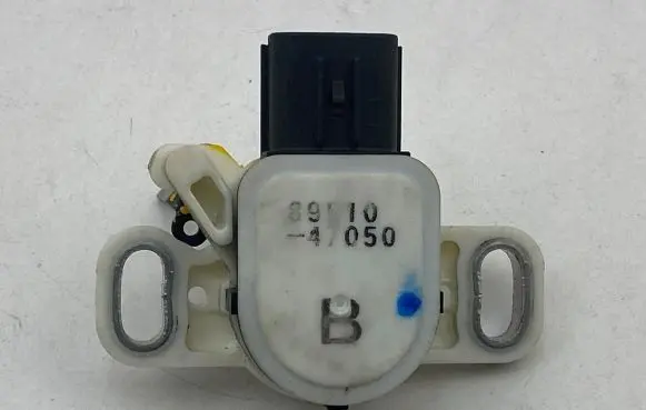 Toyota Prius+ (ZVW40) Brake pedal sensor switch 8951047050