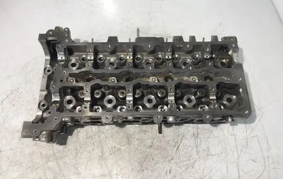 Mercedes-Benz Sprinter W906 Engine head R651016 0425M300L 153020888