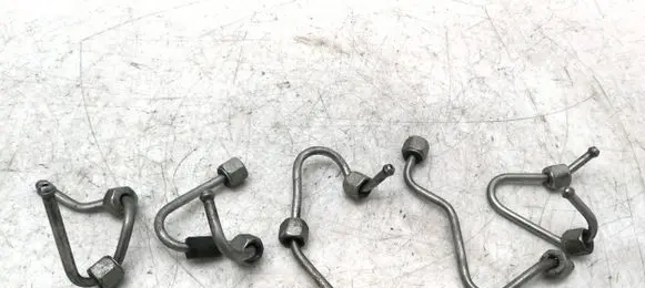 Fuel injector supply line/pipe
