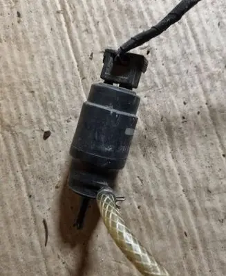 Mercedes-Benz C W202 Windscreen/windshield washer pump 2028690121