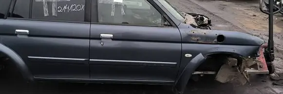 Mitsubishi Montero Front door