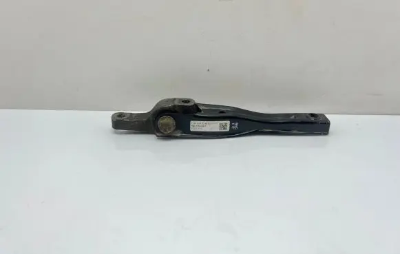 Volkswagen PASSAT B8 Engine mount bracket 5Q0199855P 03032016