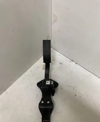 Hyundai Santa Fe Accelerator throttle pedal 337262B100