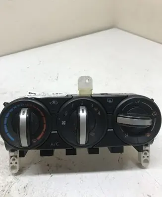 Nissan Qashqai Climate control unit