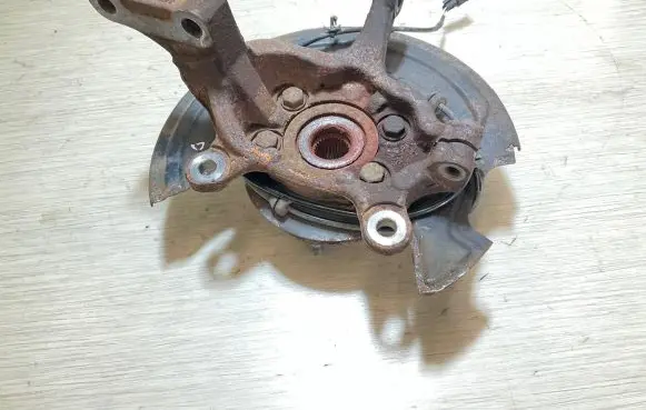 Nissan Leaf II (ZE1) Front wheel hub