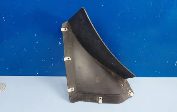 Cadillac Escalade Front splash guards bracket 84839551