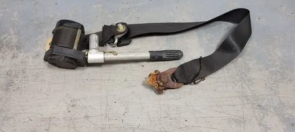 Mercedes-Benz 200 300 W123 Front seatbelt