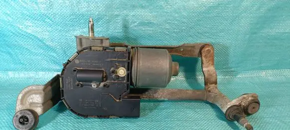 Volkswagen Golf Plus Front wiper linkage and motor 5M0955023E 0309081 3397020881