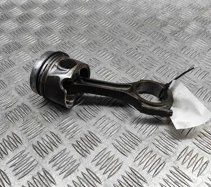 Volkswagen PASSAT B6 Piston 038105401J 03L107065G