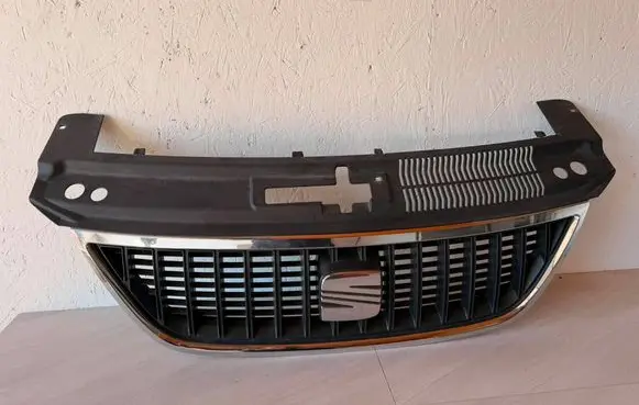 Seat Alhambra (Mk2) Front bumper upper radiator grill 7N5853653 7N5853379