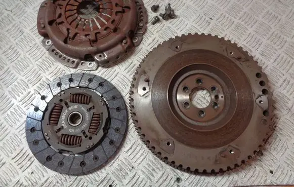 Renault Twingo III Clutch set kit 301018082R 302050331R 123118379R